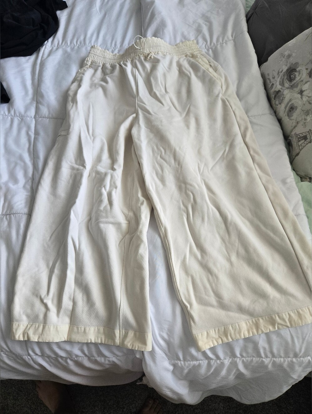 Athleta Wide Leg Cream Lounge Pants Crop Sz Large